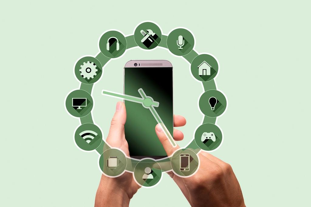 Smart lighting system controlled by app on mobile phone