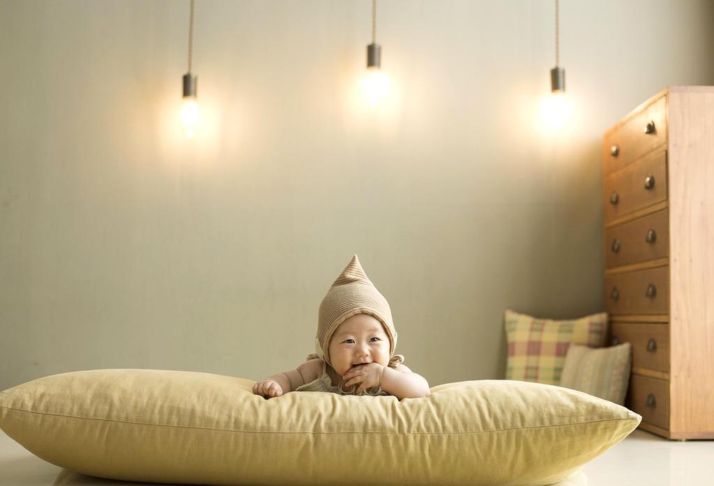 Smartphone controlling home lighting system